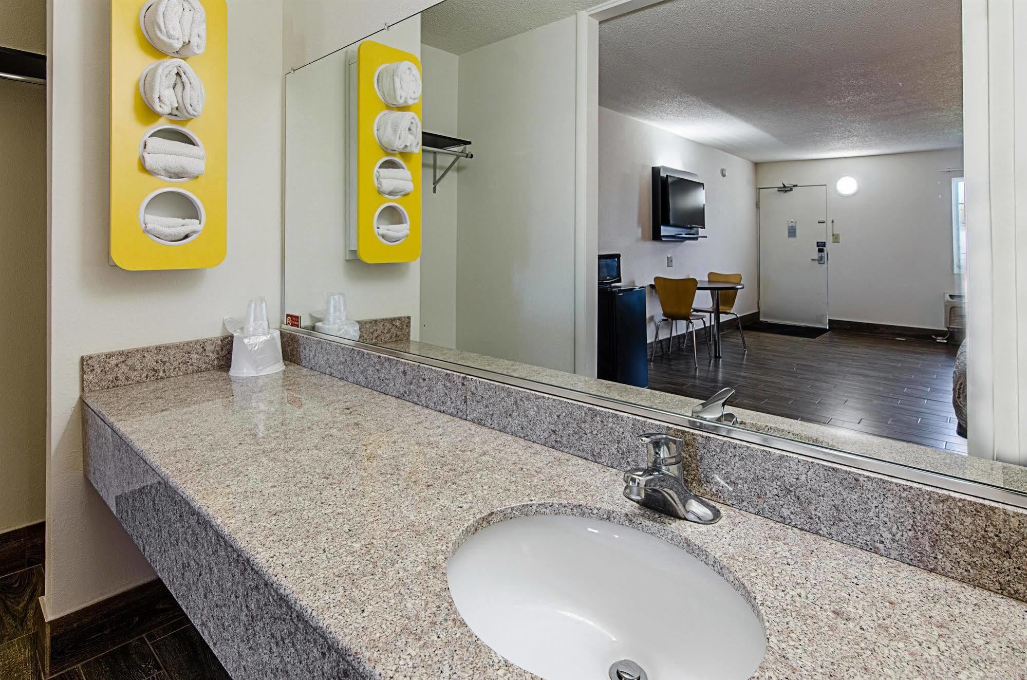 Hotel 6-staunton, Va