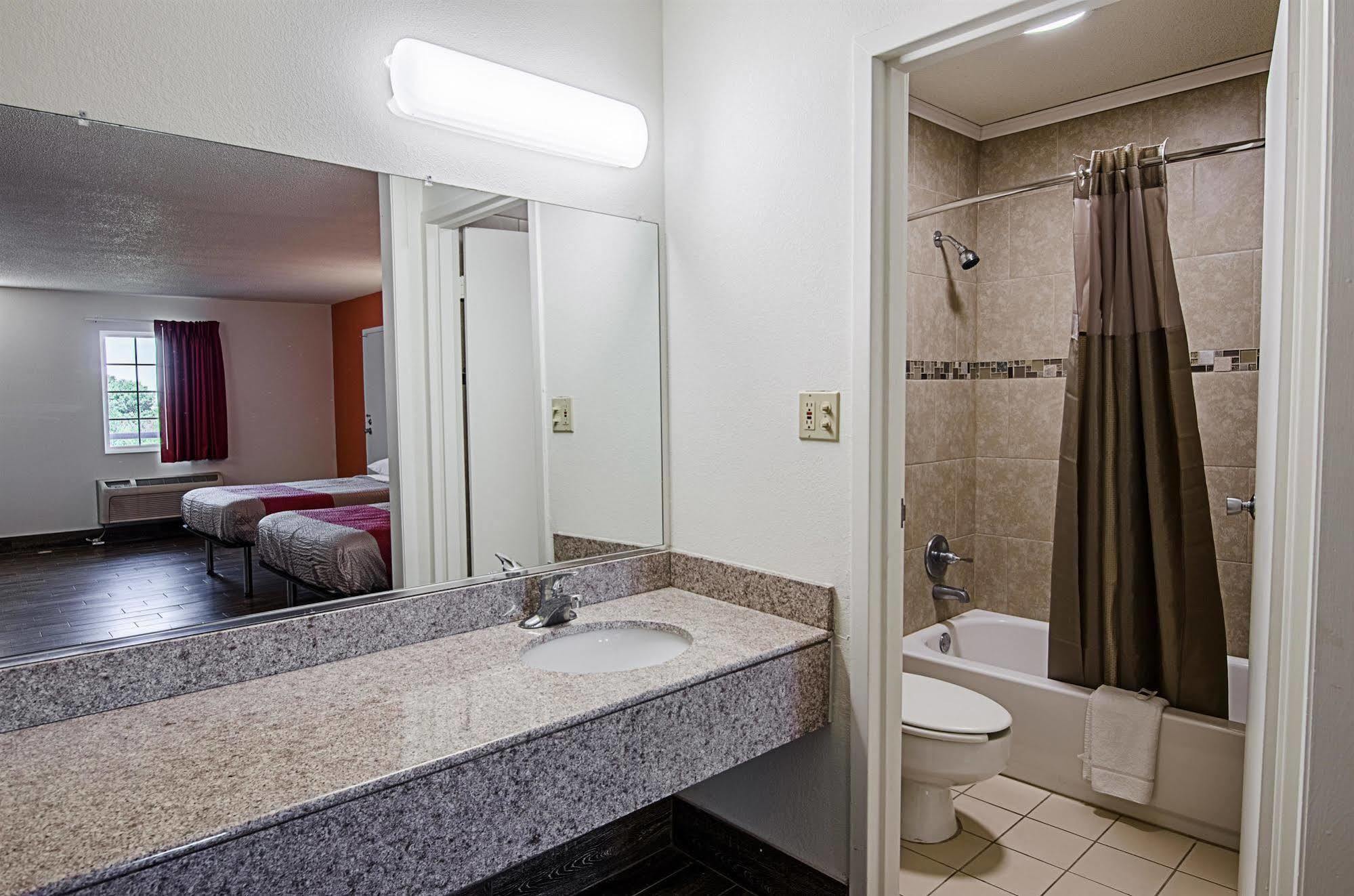 Hotel 6-staunton, Va