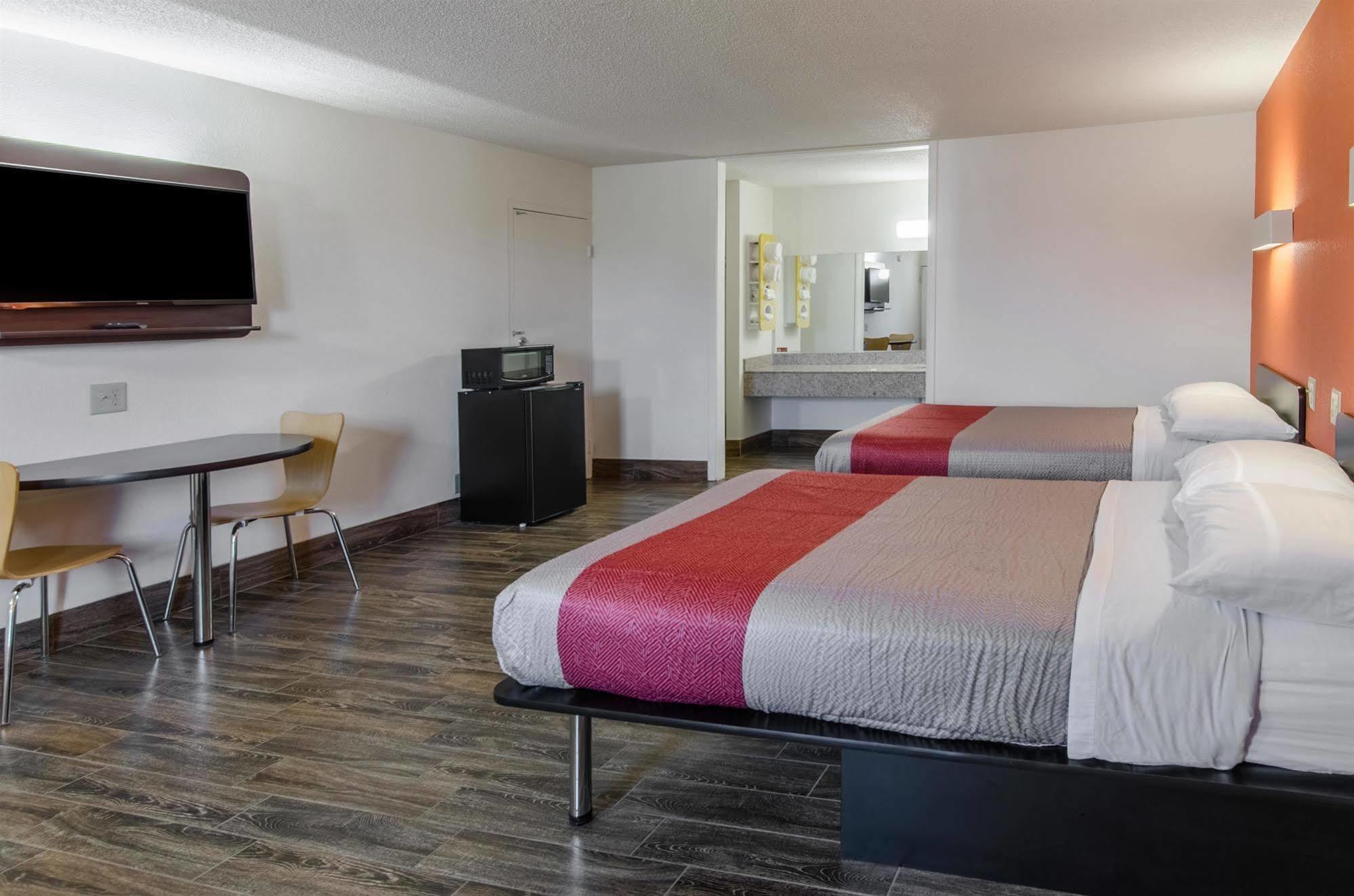 6-staunton, Va Hotel 2*