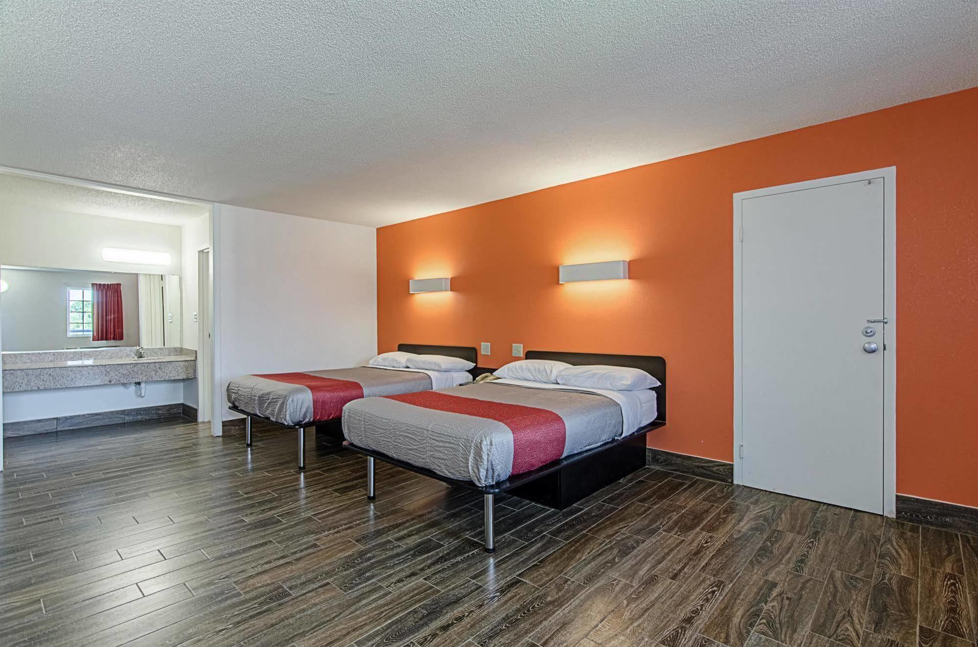 6-staunton, Va Hotel 2*